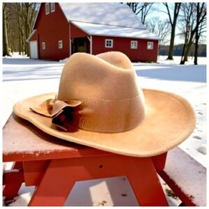 Betmar Women’s Beige Wool Wide-Brim Fedora. Diameter: 13.5” Like-New